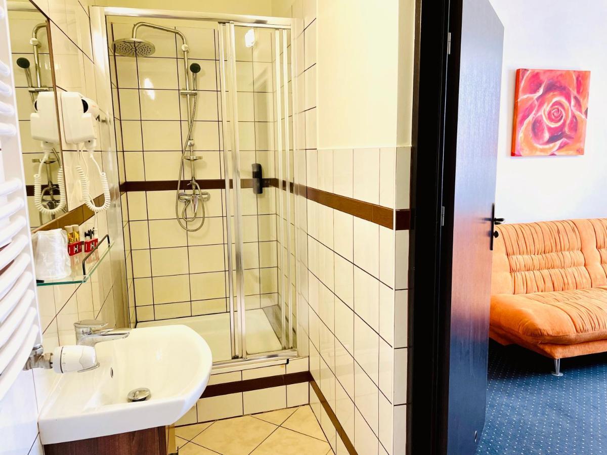 Hotel Seven 7 Kaliszki Kültér fotó