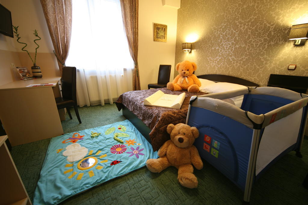 Hotel Seven 7 Kaliszki Kültér fotó