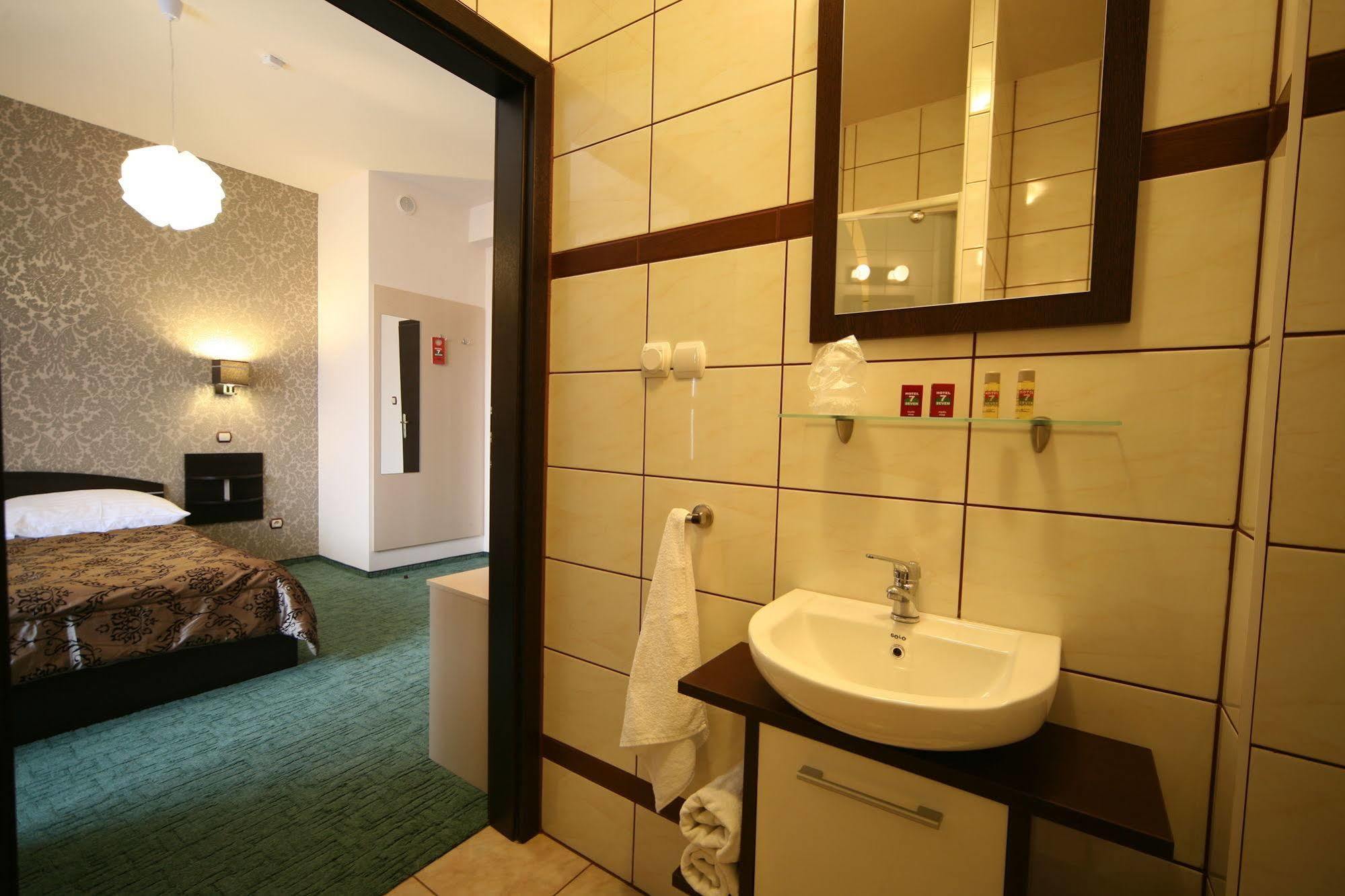 Hotel Seven 7 Kaliszki Kültér fotó