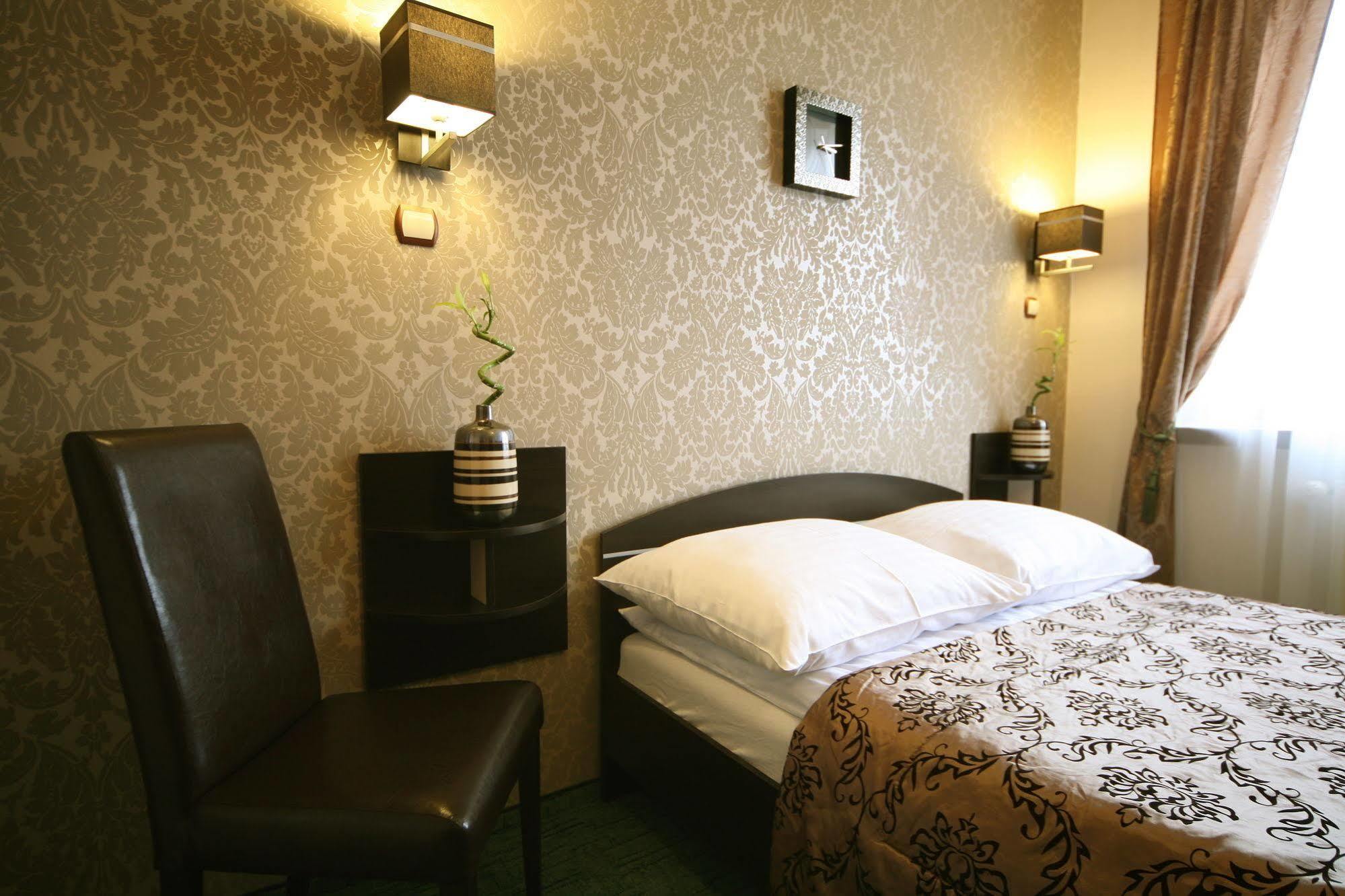 Hotel Seven 7 Kaliszki Kültér fotó