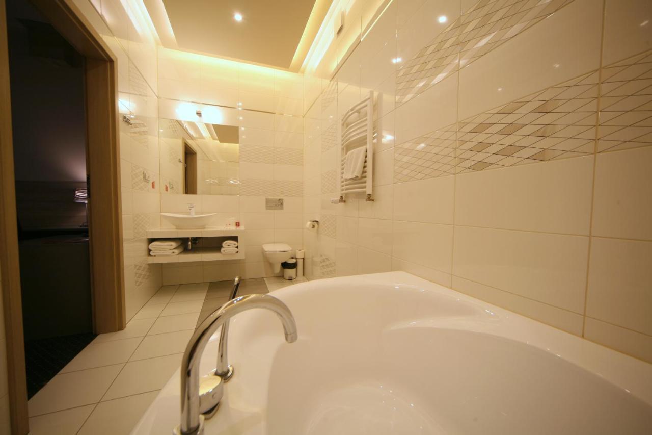 Hotel Seven 7 Kaliszki Kültér fotó